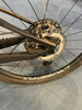 Nahaufnahme des Hinterrads eines Mountainbikes mit Scheibenbremse.
