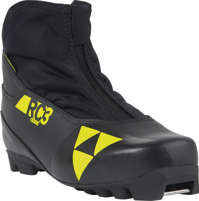 Schwarzer Fischer RC3 Classic Langlaufschuh mit gelben Akzenten und Reißverschluss.