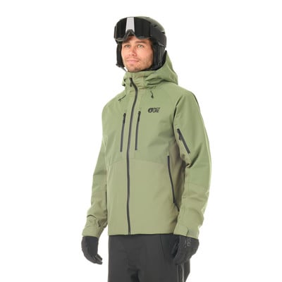 Mann in grüner Skijacke und Helm mit Brille. Mann in grüner Skijacke und Helm mit Brille.