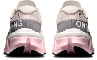 Rückansicht eines Paares rosafarbener Laufschuhe von On Running. Rückansicht eines Paares rosafarbener Laufschuhe von On Running.