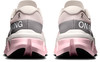 Rückansicht eines Paares rosafarbener Laufschuhe von On Running.
