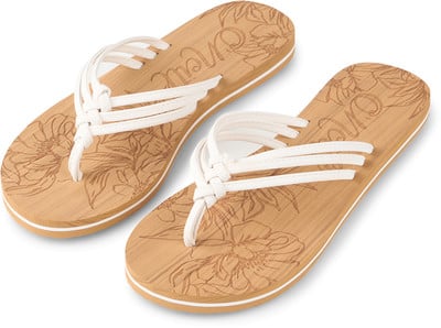 Beige Flip-Flops mit weißen Riemen und Blumenmuster.