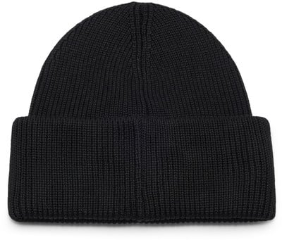 Schwarze Strickmütze mit Umschlag. Schwarze Strickmütze mit Umschlag.