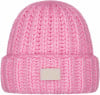 Eine rosa Strickmütze mit weißem Etikett und Rippbund.