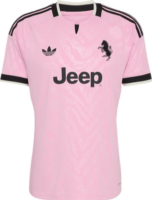 Rosa Fußballtrikot mit Adidas- und Jeep-Logos und einem schwarzen Pferd. Rosa Fußballtrikot mit Adidas- und Jeep-Logos und einem schwarzen Pferd.