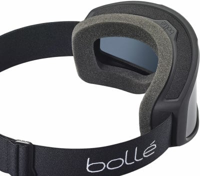 Detail einer Bolle Skibrille mit Schaumstoffpolsterung und Riemen. Detail einer Bolle Skibrille mit Schaumstoffpolsterung und Riemen.