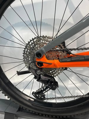 Shimano Deore Schaltwerk am Mountainbike mit Kassette. Shimano Deore Schaltwerk am Mountainbike mit Kassette.