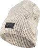 Eine beige Strickmütze mit einem schwarzen Patch mit dem AR-Logo und dem Schriftzug ACTIVE REBEL.