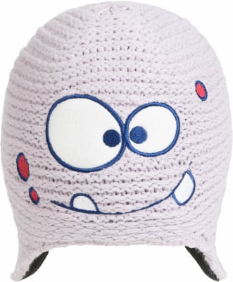Hellviolette Strickmütze mit fröhlichem Monsterdruck und Ohren. Hellviolette Strickmütze mit fröhlichem Monsterdruck und Ohren.