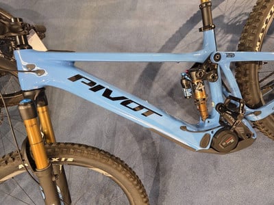 Pivot Shuttle AM XO M Pivot Shuttle AM XO M