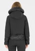 Rückansicht einer schwarzen Damenjacke mit Kapuze und Daunenärmeln.
