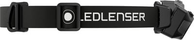 Schwarzer Stirnlampenriemen mit LEDLENSER-Logo und verstellbarer Schnalle. Schwarzer Stirnlampenriemen mit LEDLENSER-Logo und verstellbarer Schnalle.