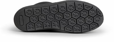 Schuhsohle mit sechseckigem Muster und sternförmigen Noppen. Schuhsohle mit sechseckigem Muster und sternförmigen Noppen.