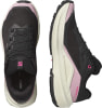 Schwarze Salomon Laufschuhe mit rosa Akzenten und weißer Sohle.