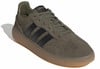 Khaki Adidas cipő fekete csíkokkal és gumitalppal.