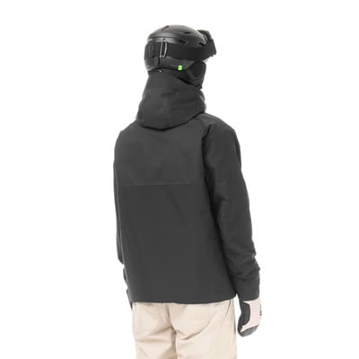 Rückansicht einer Skijacke mit Helm und Handschuhen.