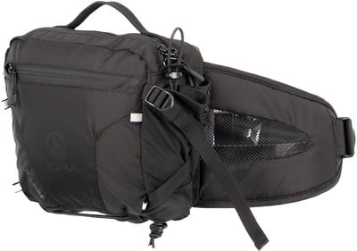 Schwarze Hüfttasche mit Kohla-Logo und Reflektoren, sportlich. Schwarze Hüfttasche mit Kohla-Logo und Reflektoren, sportlich.