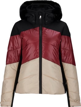 Eine mehrfarbige Daunenjacke in Schwarz, Weinrot und Beige mit Pelzbesatz an der Kapuze.