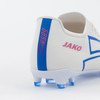 Weißer Fußballschuh mit blauen und rosa Details und JAKO-Logo.