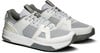 Graue Sneaker mit weißen und silbernen Akzenten und ON-Logo.