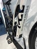 Detail eines Elektro-Mountainbikes mit der Aufschrift Mountain Cross.
