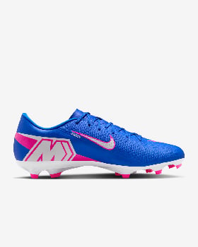 Blauer Nike Fußballschuh mit rosa und weißen Details und M-Logo.