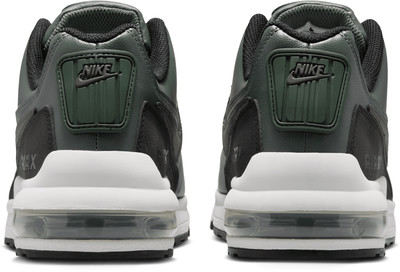 Grüne Nike Air Max Sneaker mit weißer Sohle und schwarzen Details.