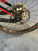 Hinterrad eines Mountainbikes mit Scheibenbremse und Kassette.
