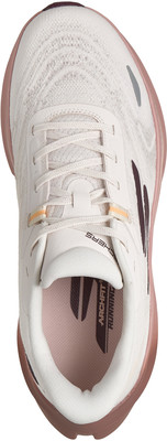 Weißer Damen-Laufschuh mit rosa Sohle und dunklem Logo. Weißer Damen-Laufschuh mit rosa Sohle und dunklem Logo.