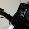 Das Bosch E-Bike-Display zeigt 99% Akku, gefahrene Strecke und Fahrzeit an.