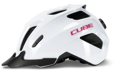Ein weißer Cube Fahrradhelm mit pinkem Logo und schwarzem Visier. Ein weißer Cube Fahrradhelm mit pinkem Logo und schwarzem Visier.