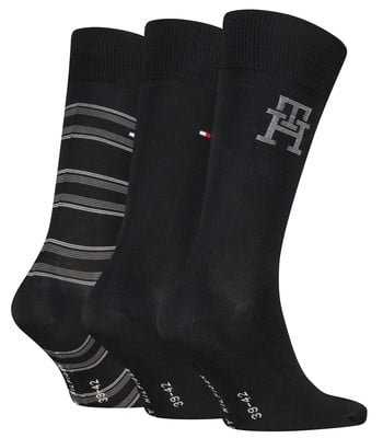 Három pár fekete Tommy Hilfiger zokni különböző mintákkal.