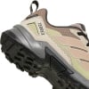 Detail der Sohle und Seite eines Adidas Terrex Wanderschuhs mit 'TRAXION'-Aufschrift.