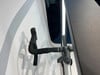 Detail des Lenkers eines Gravelbikes mit Lenkerband und Bremshebeln.