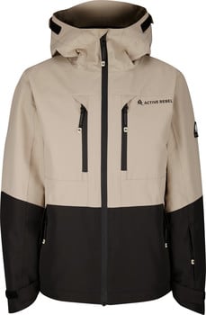 Beige Jacke mit schwarzem Unterteil und Active Rebel Logo.