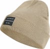 Eine beige Strickmütze von McKinley mit schwarzem Etikett und der Aufschrift „EST. 1984“.