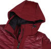 Detail einer dunkelroten Jacke mit Kapuze und schwarzem Futter.