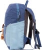 Blauer Kinderrucksack mit Plüschtier und hellblauer Vordertasche.
