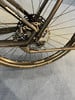 Hinterrad eines Mountainbikes mit Scheibenbremse und Kassette.