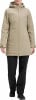 Damen-Beige-Jacke mit Kapuze und schwarzer Hose.