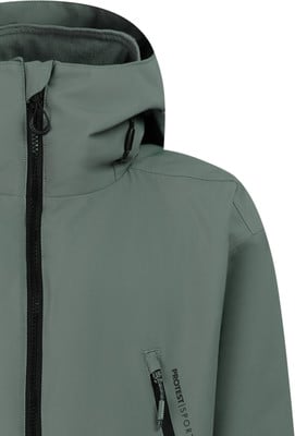 Grüne Kapuzenjacke mit schwarzem Reißverschluss, Logo-Detail an der Tasche. Grüne Kapuzenjacke mit schwarzem Reißverschluss, Logo-Detail an der Tasche.