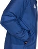 Eine blaue Jacke mit Adidas-Logo und Eingrifftaschen.