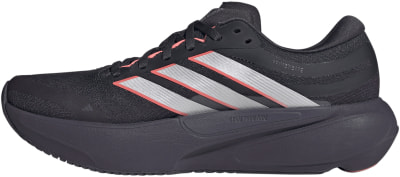 Schwarzer Adidas Laufschuh mit rosa und silbernen Streifen und Schriftzug auf der Sohle.
