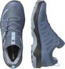 Blaue Salomon Wanderschuhe mit Schnürsenkeln und S-Logo auf der Zunge.