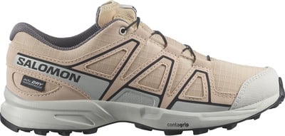 Sandfarbener Damen-Wanderschuh von Salomon mit schwarzen und grauen Details. Sandfarbener Damen-Wanderschuh von Salomon mit schwarzen und grauen Details.