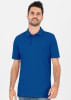 Ein Mann in einem blauen Poloshirt mit kurzen Ärmeln und Kragen.