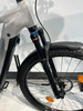 Vorderseite eines E-Bikes mit Federung und Schutzblech.