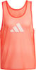 Orange Adidas Netzweste mit Logo auf der Brust.