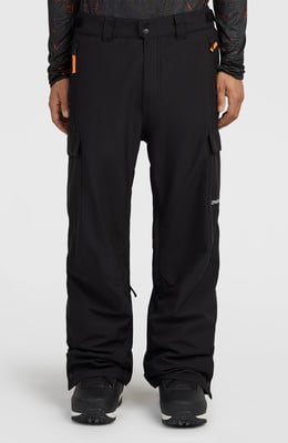 Schwarze Cargohose mit orangefarbenen Details und O'Neill-Logo am Bein.