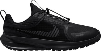 Černá pánská běžecká obuv Nike s reflexními prvky a rychlým šněrováním.